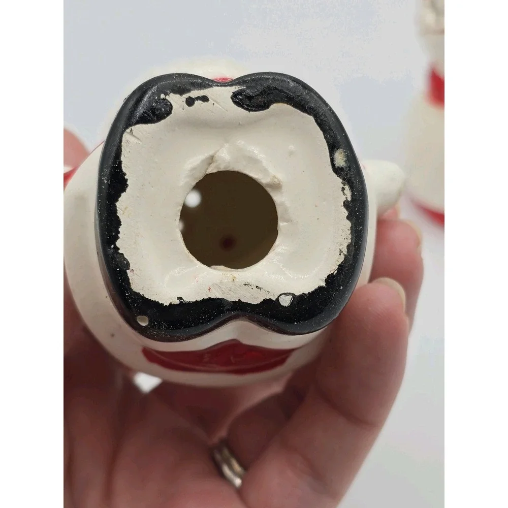 Vintage Mr. and Mrs. Santa Claus  Salt Pepper‎ Shakers Kissing Ceramic